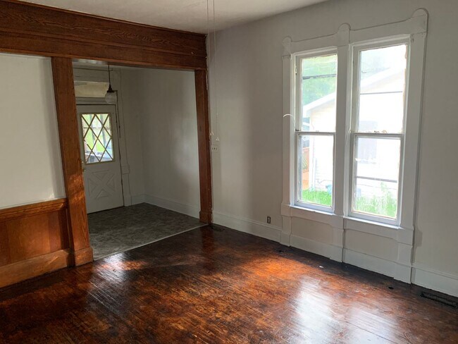 Building Photo - 1117 NE Glendale