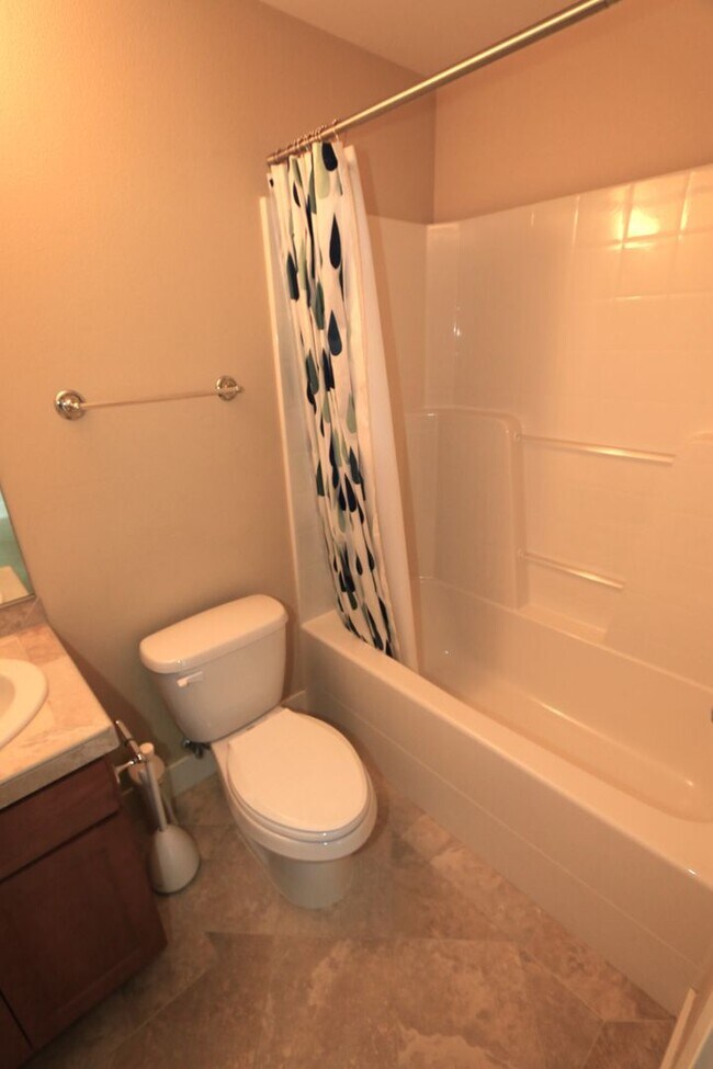 Building Photo - Wallingford 3bd/3.5ba, Private Patio, Garage