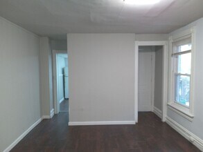 Building Photo - 625 N 6th St