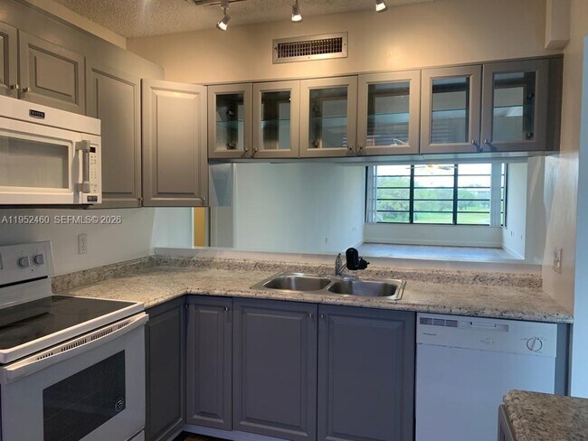 Foto del edificio - 1703 Whitehall Dr