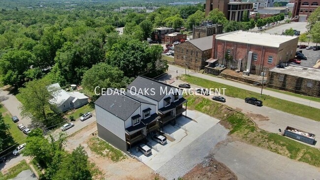 Foto del edificio - 118 E Mountain St