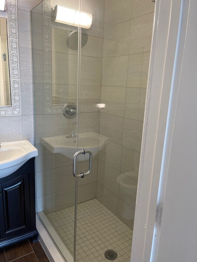 Foto del edificio - 694 NE 76TH ST LLC