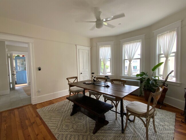 Dining room facing kitchen - 47 Depeyster Street