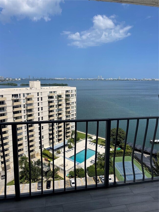 Foto del edificio - 780 NE 69th St