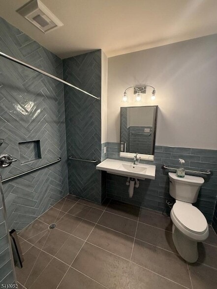 Foto del edificio - 70 W Grand St