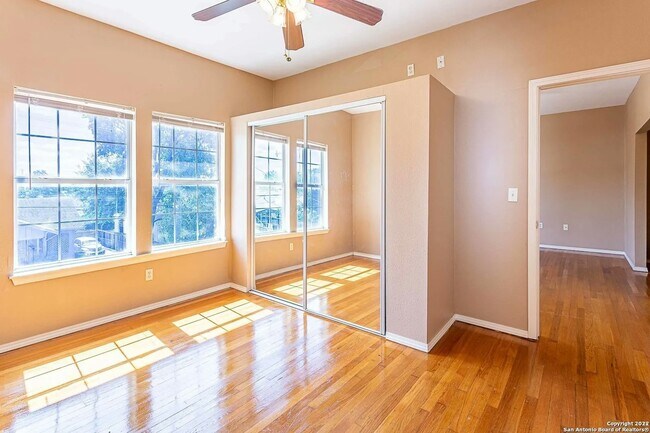 Foto del edificio - 611 W Ridgewood Ct