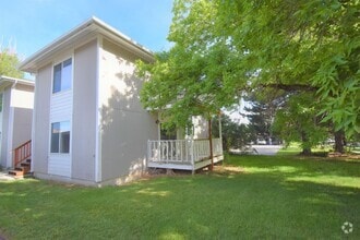 Building Photo - 515 S 15th Ave