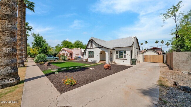 Foto del edificio - 1566 E Cheery Lynn Rd