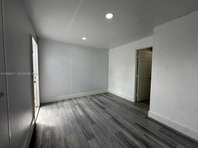 Foto del edificio - 841 N 69th Ave