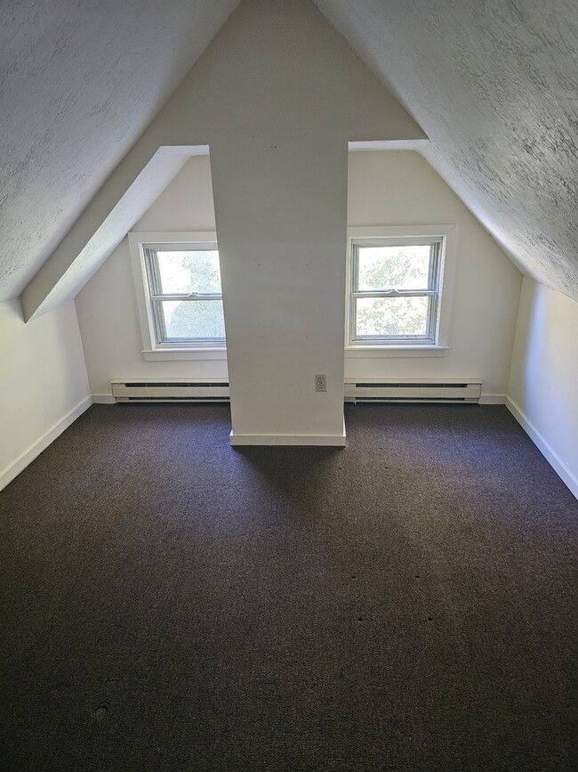 Building Photo - 308 Hollis St