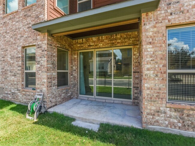 Building Photo - 301 Jeffrey David Ln W