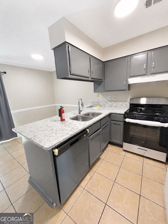 Foto del edificio - 6714 Colchester Pl NW