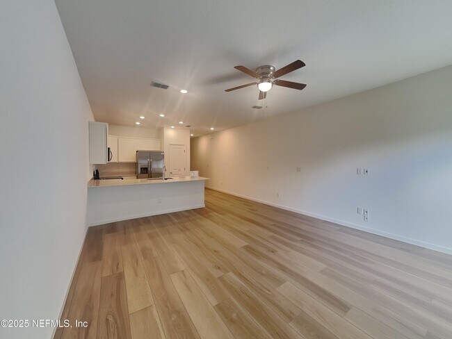 Building Photo - 654 Holly Lks Dr