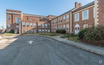 Building Photo - 140 E Glenwood Ave