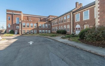 Building Photo - 140 E Glenwood Ave