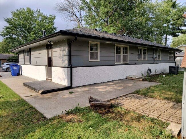 Building Photo - 2515 Stephenson Ave