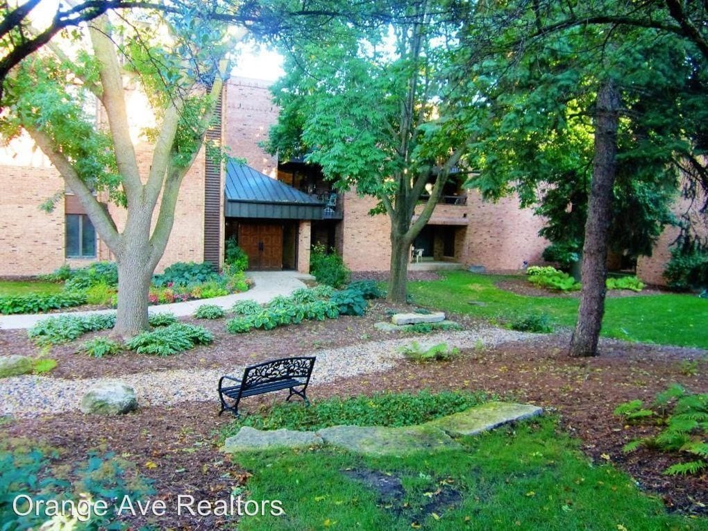 1818 E Shorewood Blvd, Shorewood, WI 53211 Condo for Rent in