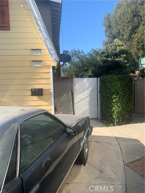 Building Photo - 1757 W Brentwood Pl