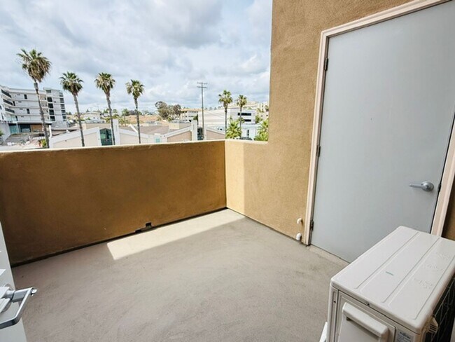 Foto del edificio - 2303 E 8th St