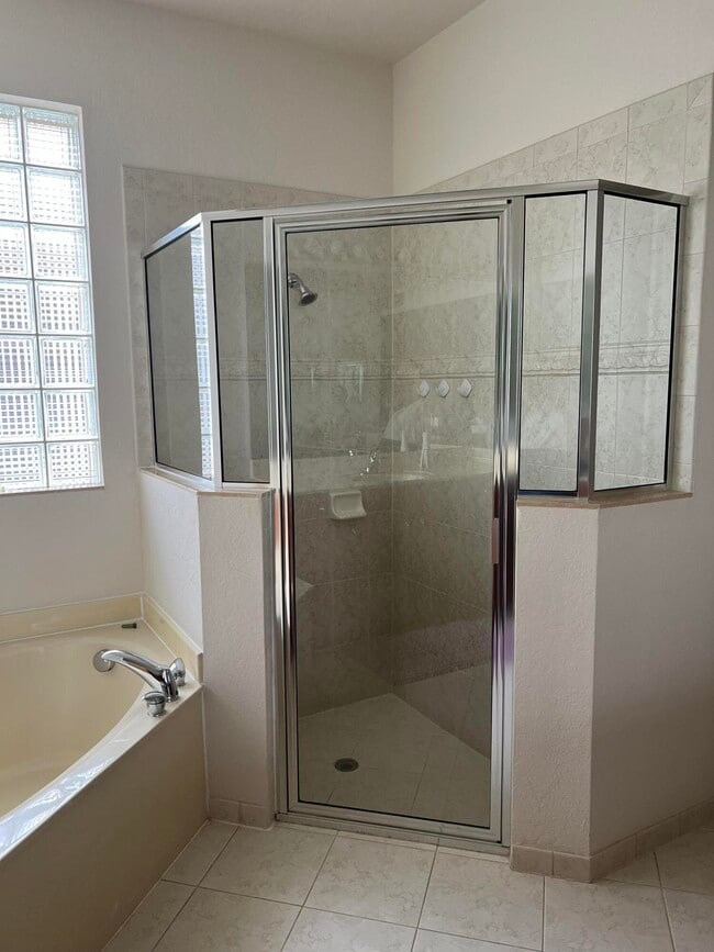 Building Photo - 9774 Isles Cay Dr