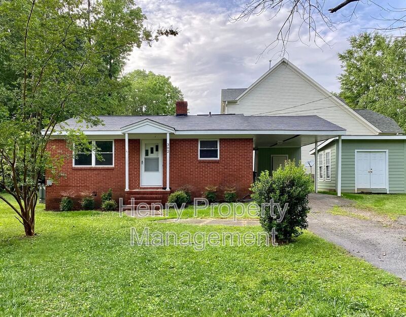 Primary Photo - 302 W Park St