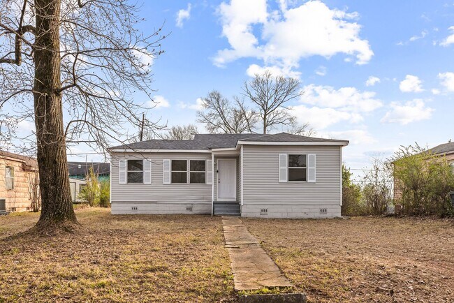 Building Photo - 829 51st St W