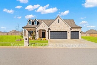 Building Photo - 2805 Crystal Creek Dr