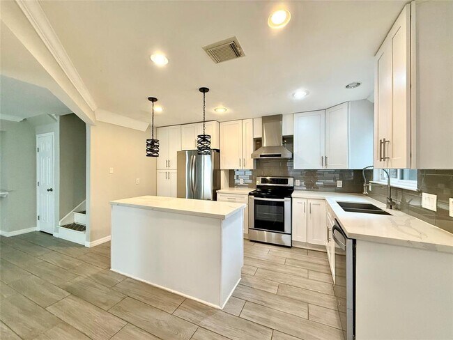 Building Photo - 12625 Memorial Dr