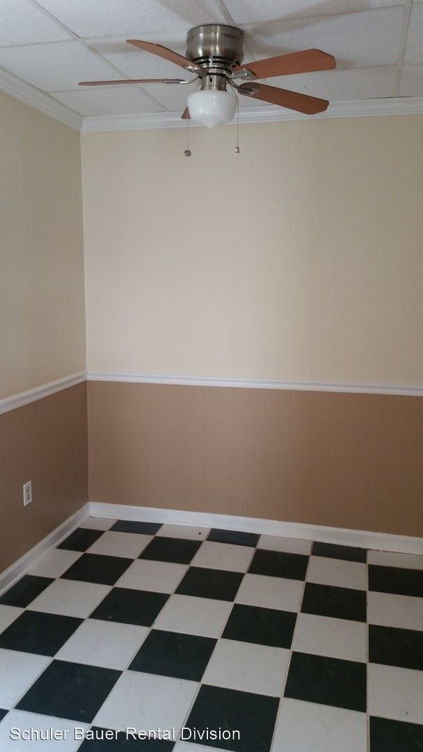 Building Photo - 3 br, 1 bath Apartment - 466 W. Main St.