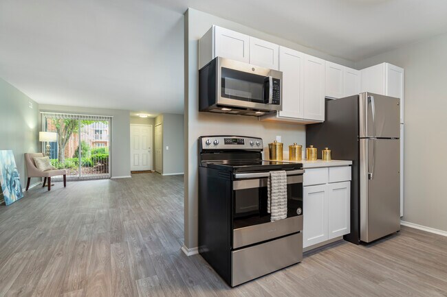 Building Photo - Diamond Forest Apartments