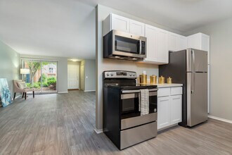 Building Photo - Diamond Forest Apartments