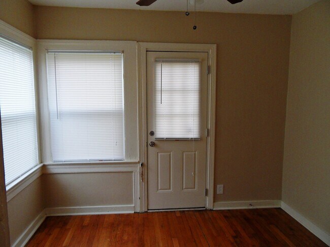 Foto del edificio - 583 Colonial Cir SE
