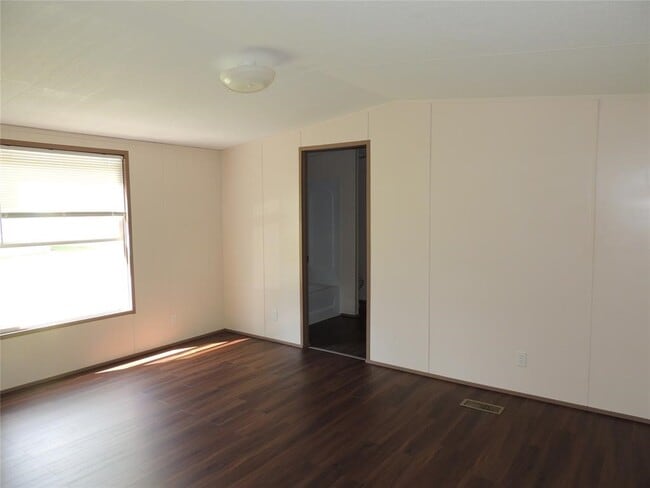 Building Photo - 115 Geerts St