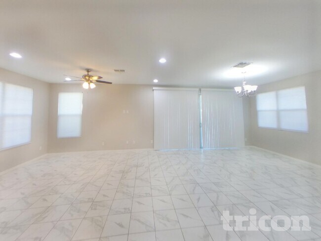 Foto del edificio - 3360 W Hayduk Rd