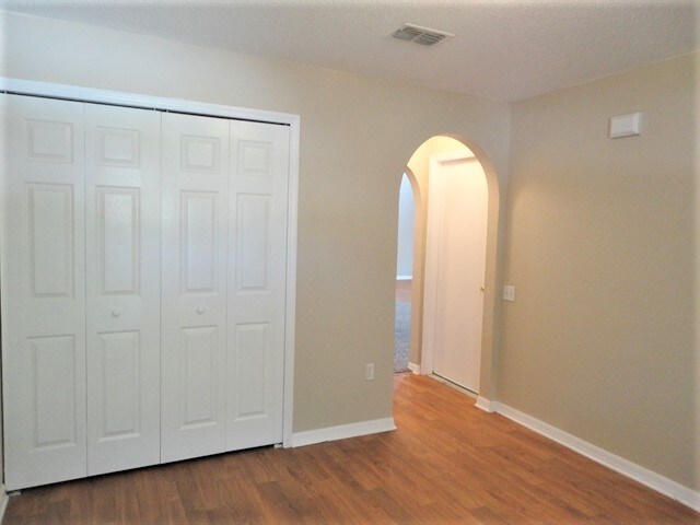 Foto del edificio - 7807 Country Chase Avenue