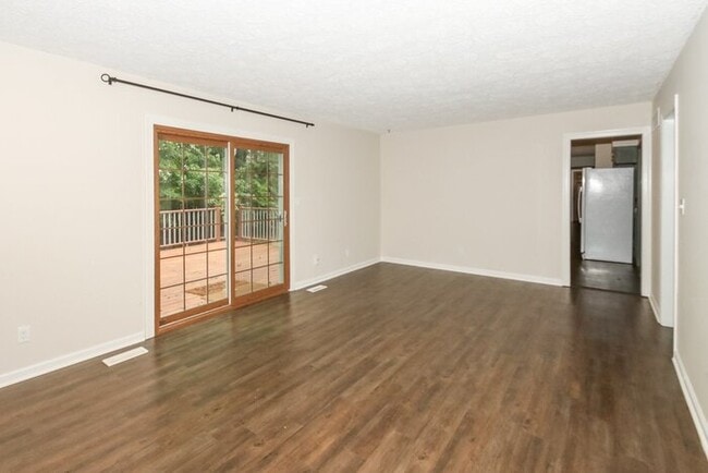 Building Photo - 4 Bedroom Carmel Home!