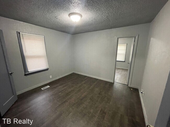 Building Photo - 3 br, 1 bath House - 2629 NE 16th St