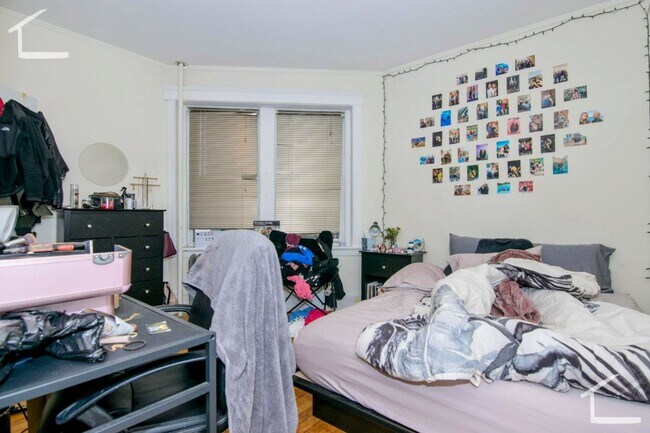 Photo - Fantastic 4-bed, 1.5 bath Unit in Brookline - perfect for BU Students Apartment
