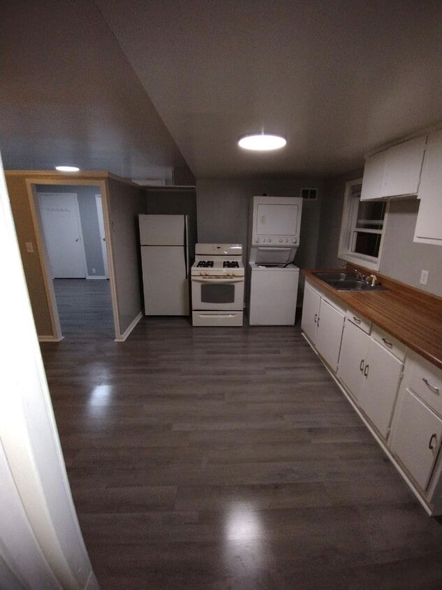 Foto principal - Spacious One Bedroom Triplex Near West Was...