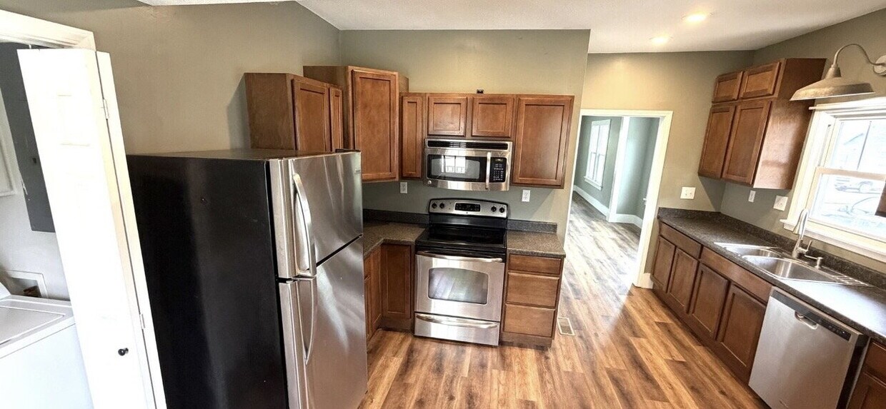 Foto del edificio - Beautiful bungalow style home for rent!