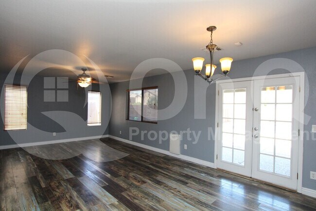 Foto del edificio - 42252 W Michaels Dr
