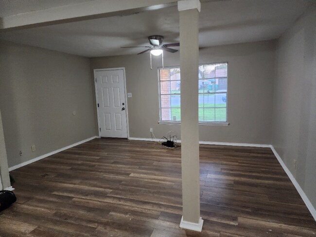 Foto del edificio - 513 Willow Dr