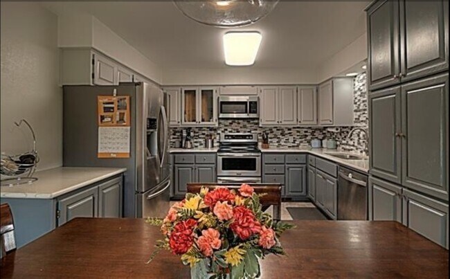 Building Photo - 8705 Township Ct