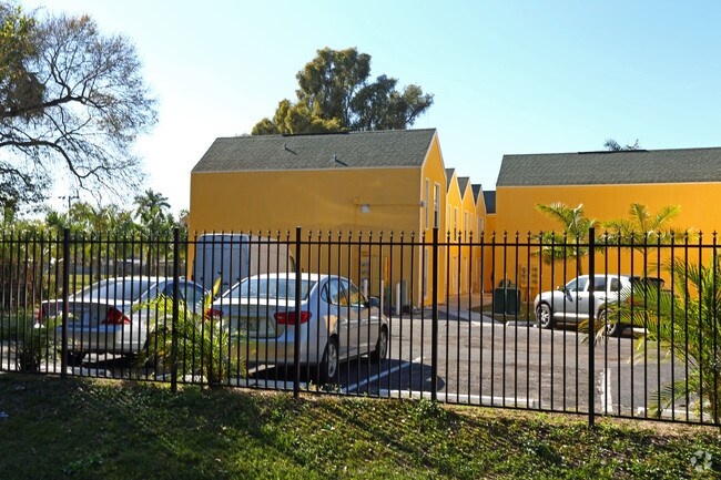 Building Photo - Desoto Apartments