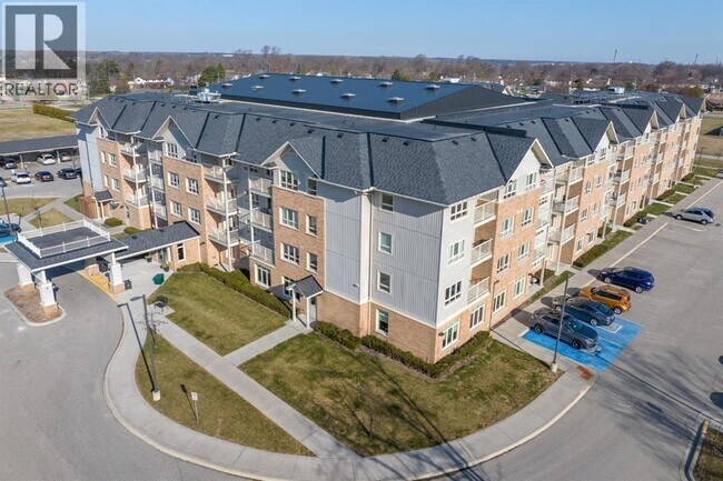 Building Photo - 180 Bunker Ave