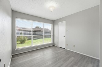 Building Photo - 7011 Lost Thicket Dr