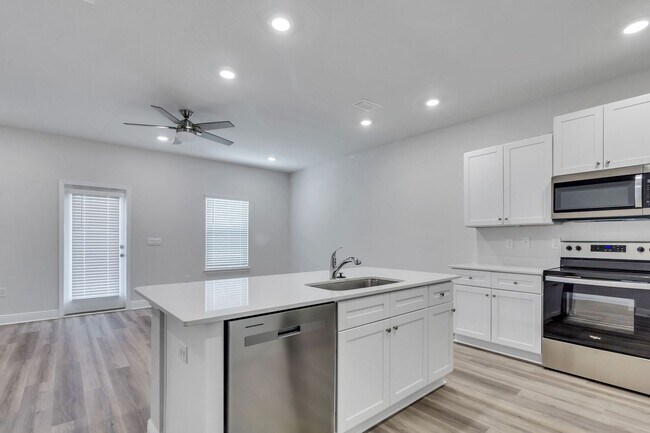 Building Photo - New 3 Bedrooms in Gulf Breeze!!