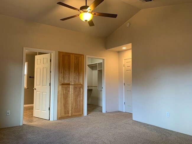 Building Photo - 1443 SW Sturgeon Ct