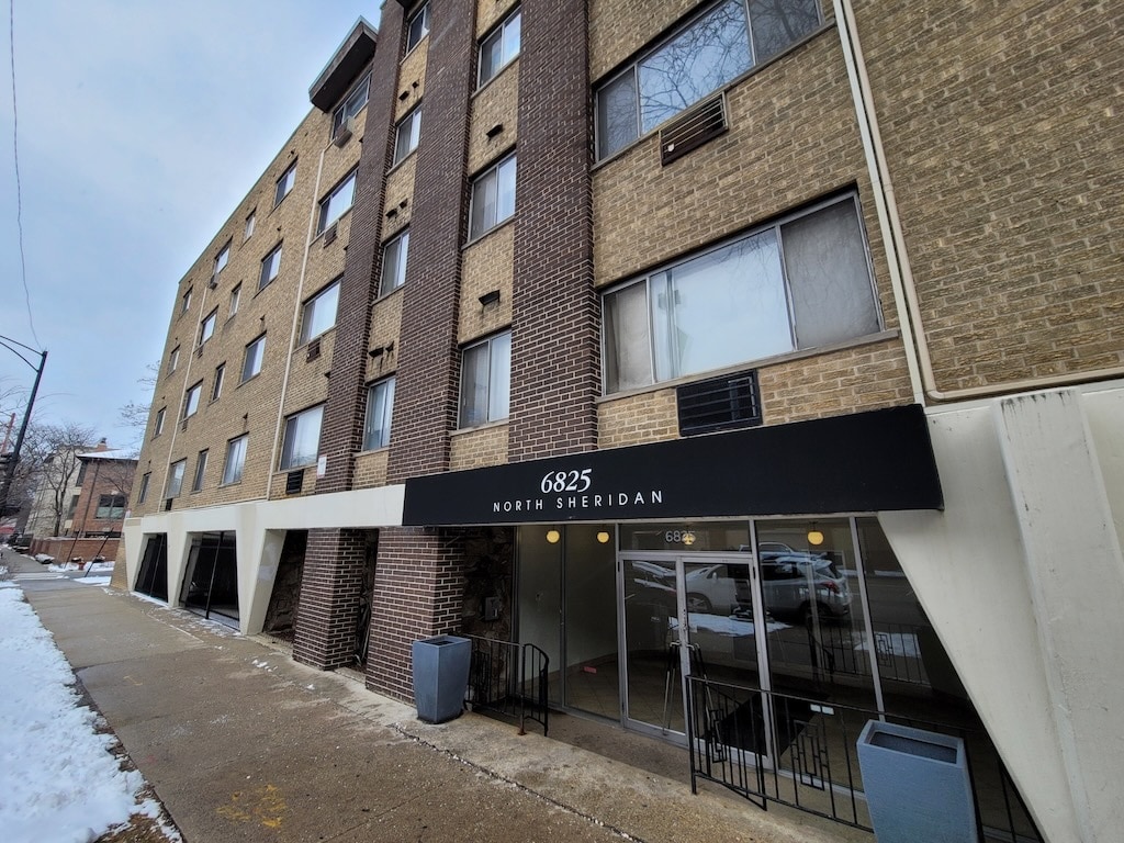 6825 N Sheridan Rd Unit 703 Photo