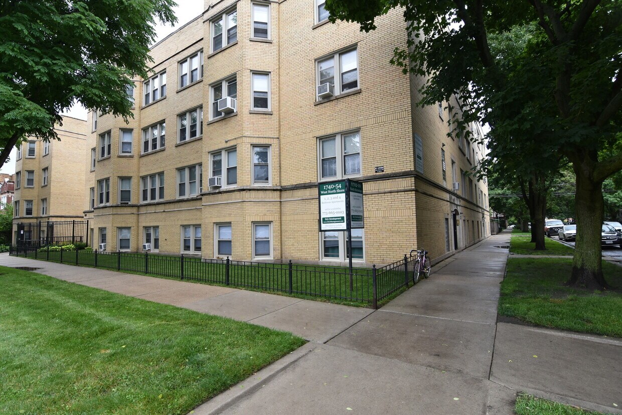 Primary Photo - 1750 W North Shore Ave